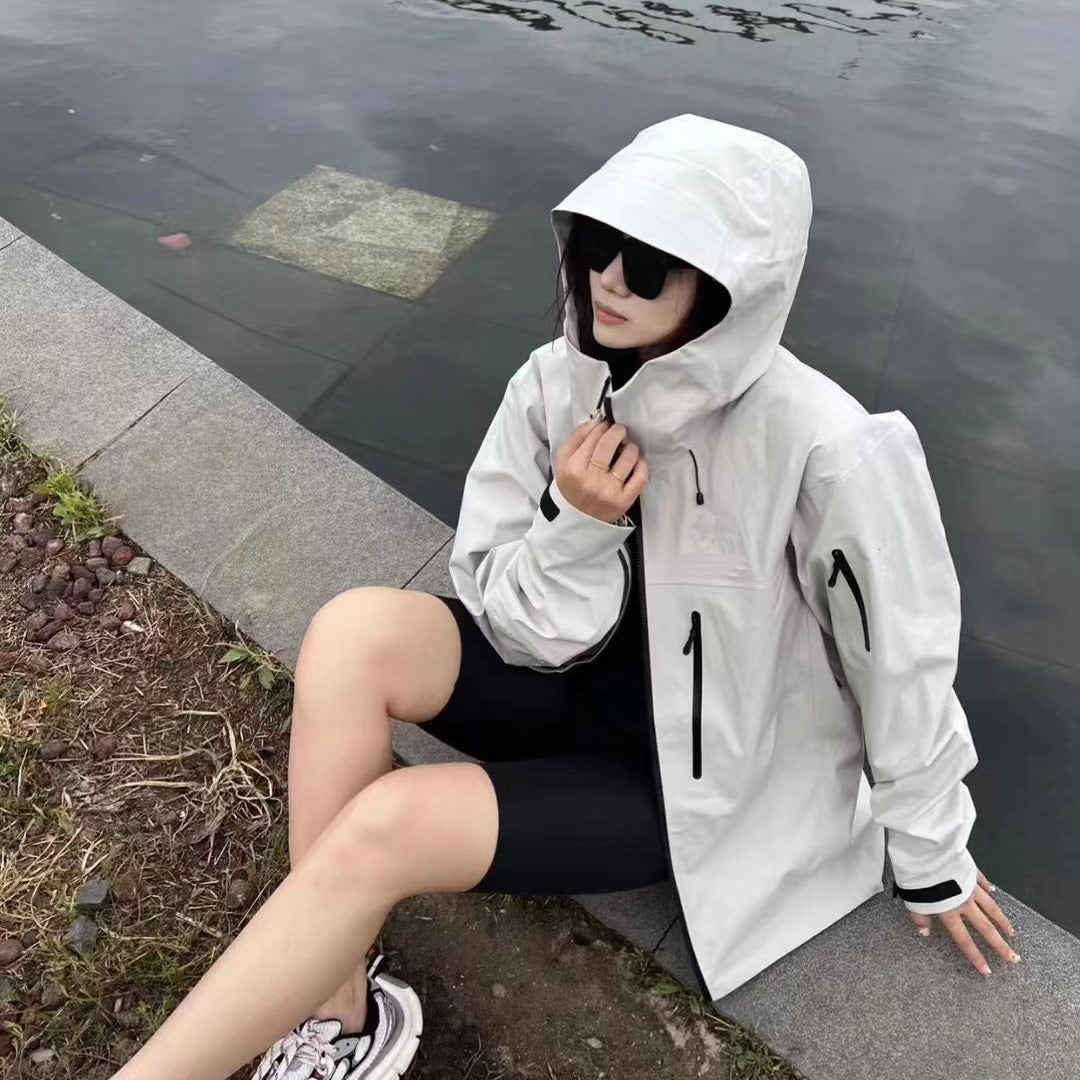 Women’s High-End Gore-Tex Jacket – Windproof & Waterproof